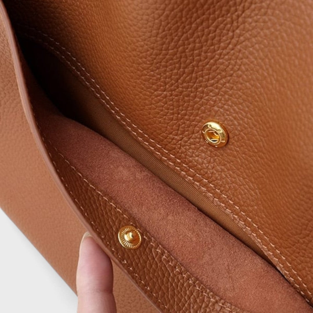 Fera | Elegant and Timeless Shoulder Bag