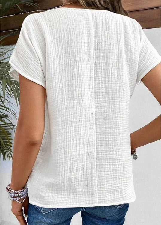 Nerida |Top with Collar and Buttons